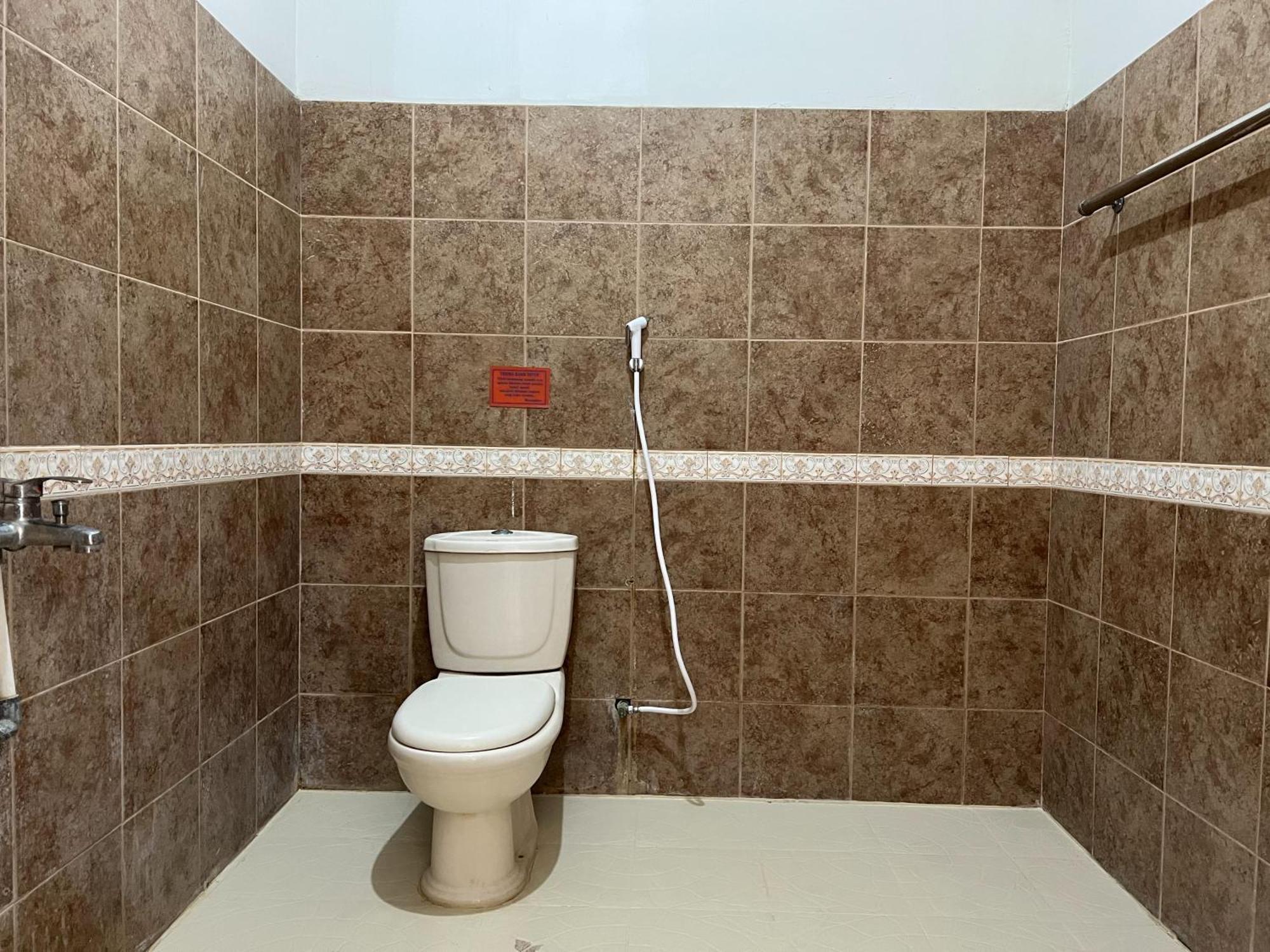 Hotel Oyo 92098 Kost Orange Syariah Makassar Exterior foto